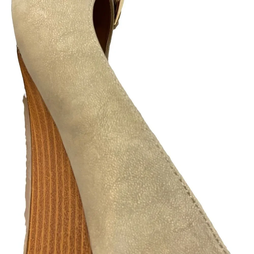New in Box Journee Collection Graysn Wedge Heels with Buckle Bone Color Size 9.5